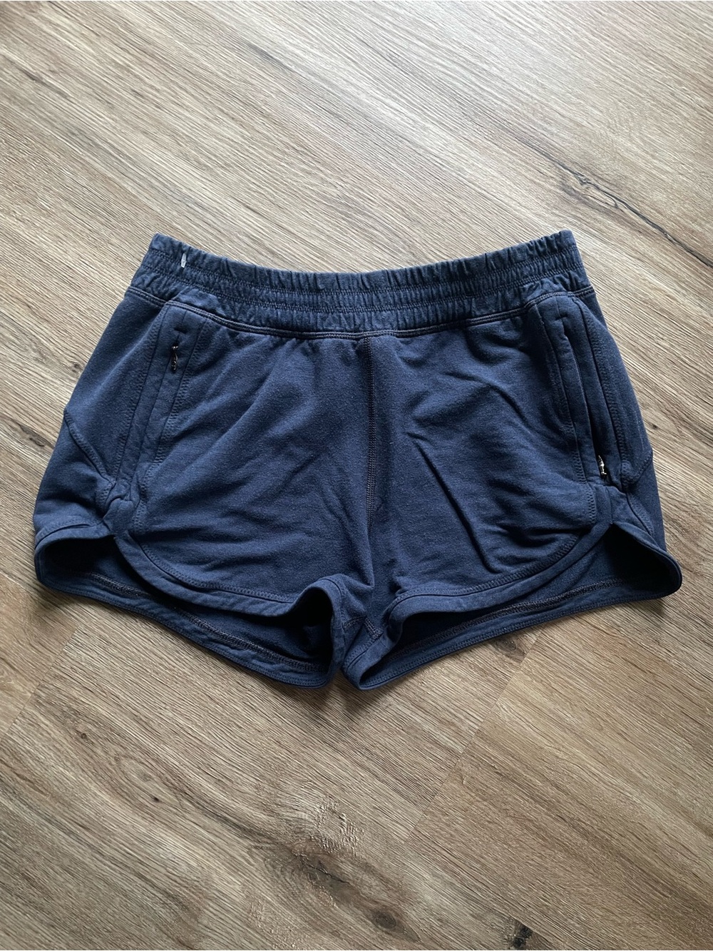 Lululemon shorts size 6